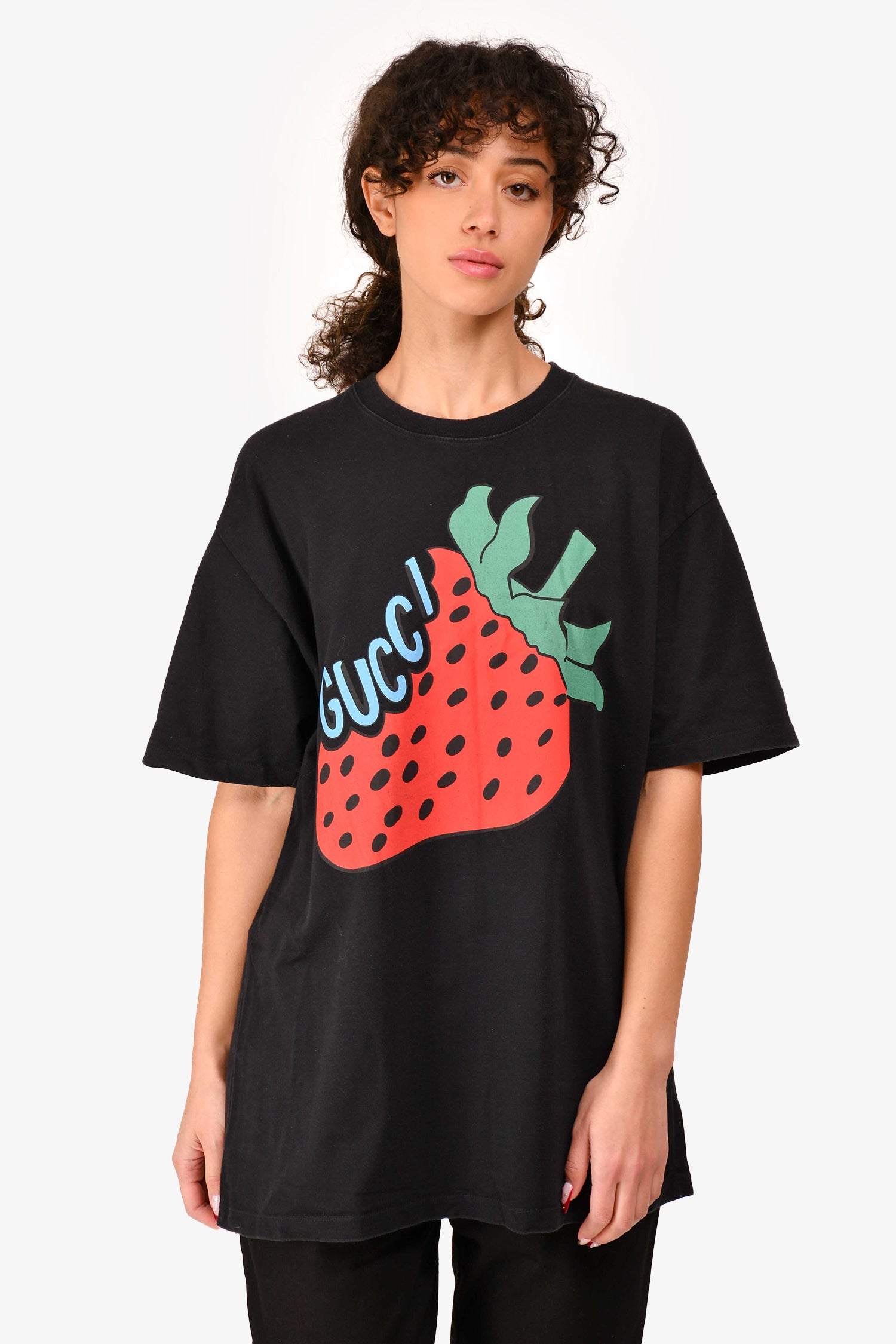 Gucci Black Strawberry Logo Printed T-Shirt Size L – Mine & Yours