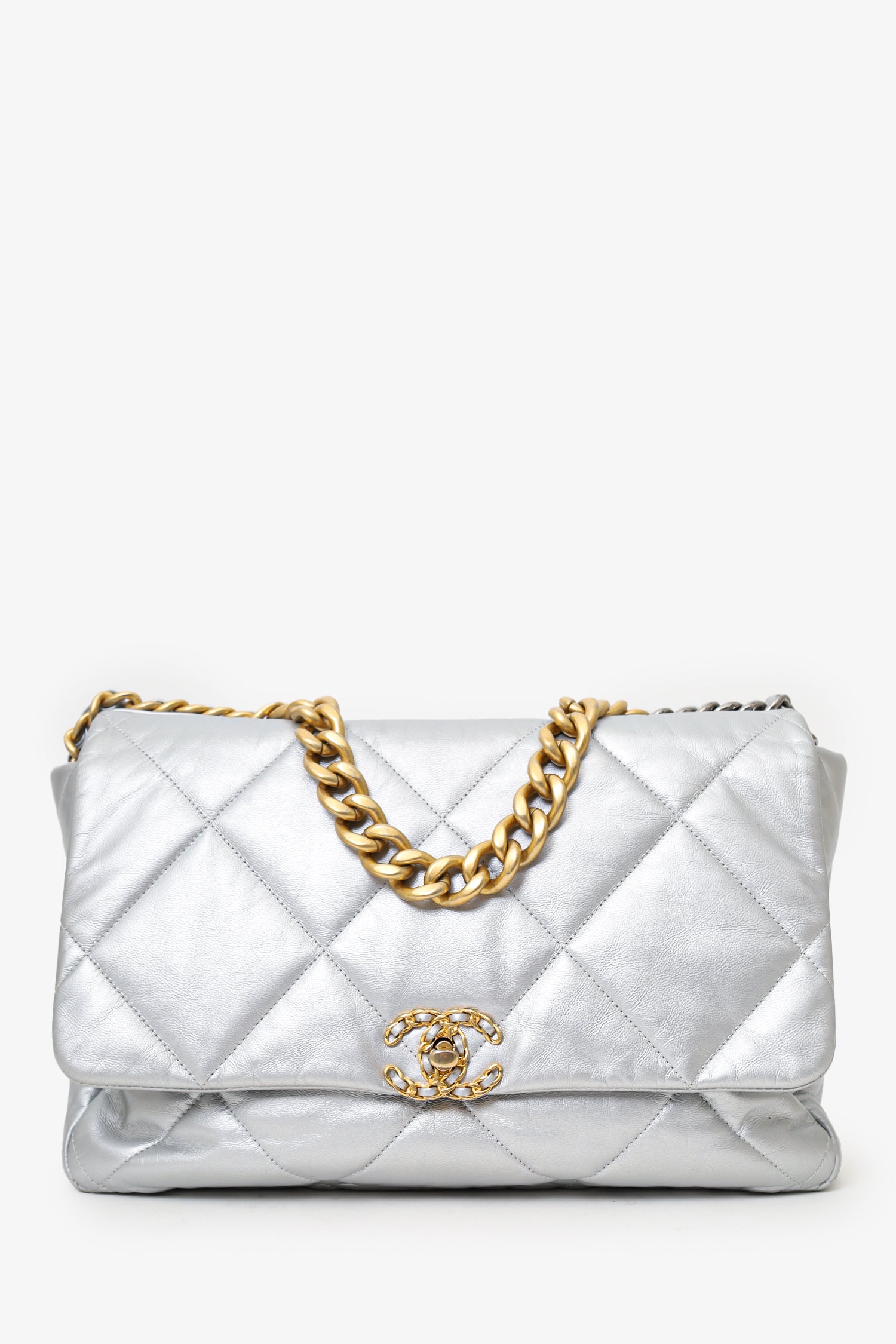 茶*様 Chanel Silver ヴィンテージバッグ Pre-Loved Chanel™ Silver Leather Maxi 19 Flap – Mine & Yours