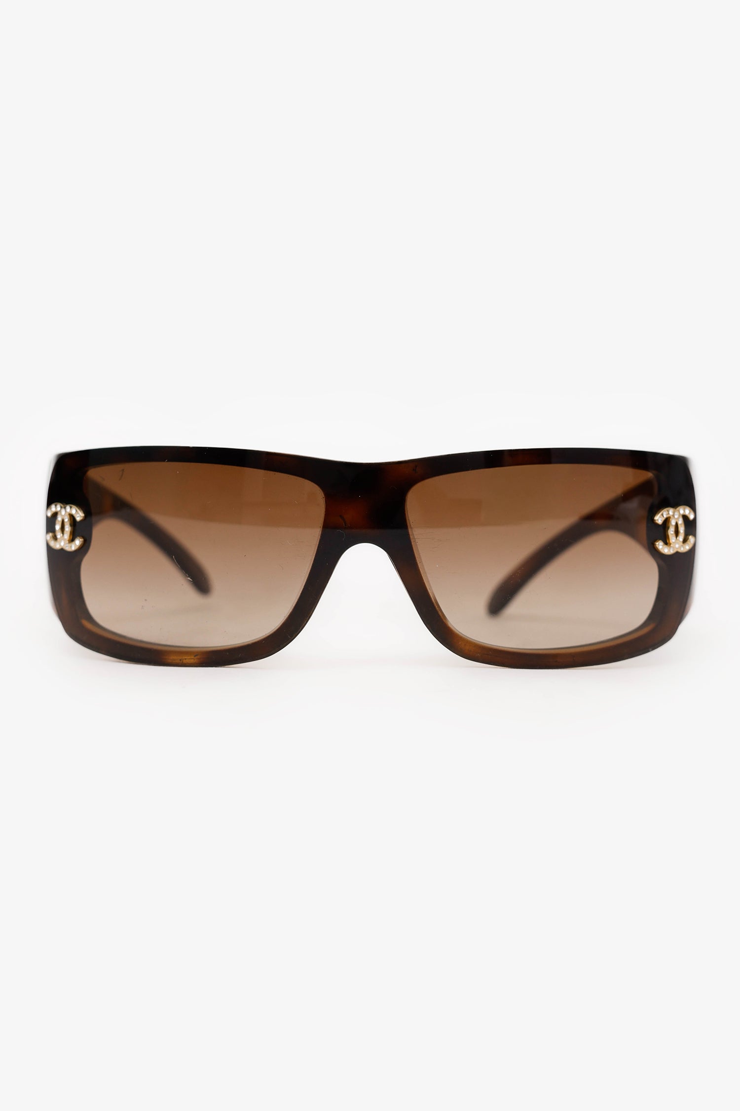 小物 CHANEL CC Rhinestone Sunglasses Brown Pre-Loved Chanel™ Brown Tortoiseshell Rhinestone CC Shield
