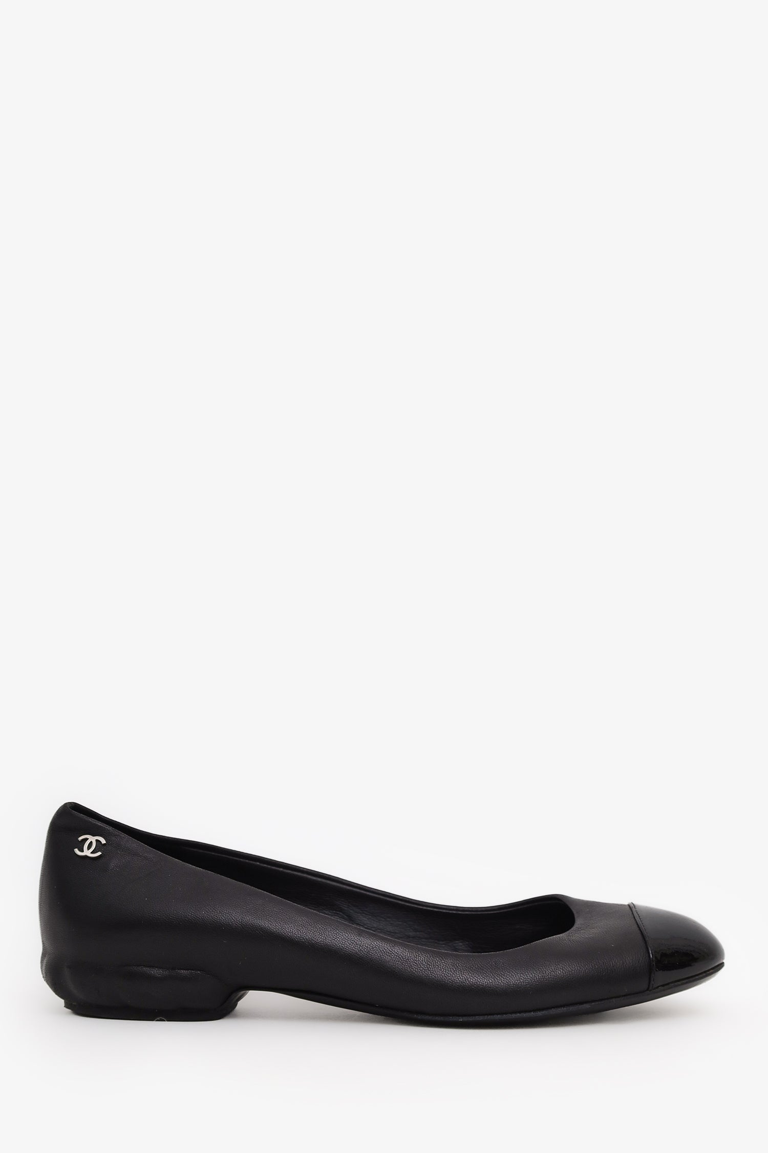 Pre-loved Chanel™ Black Leather CC Cap Toe Flats Size 36 – Mine