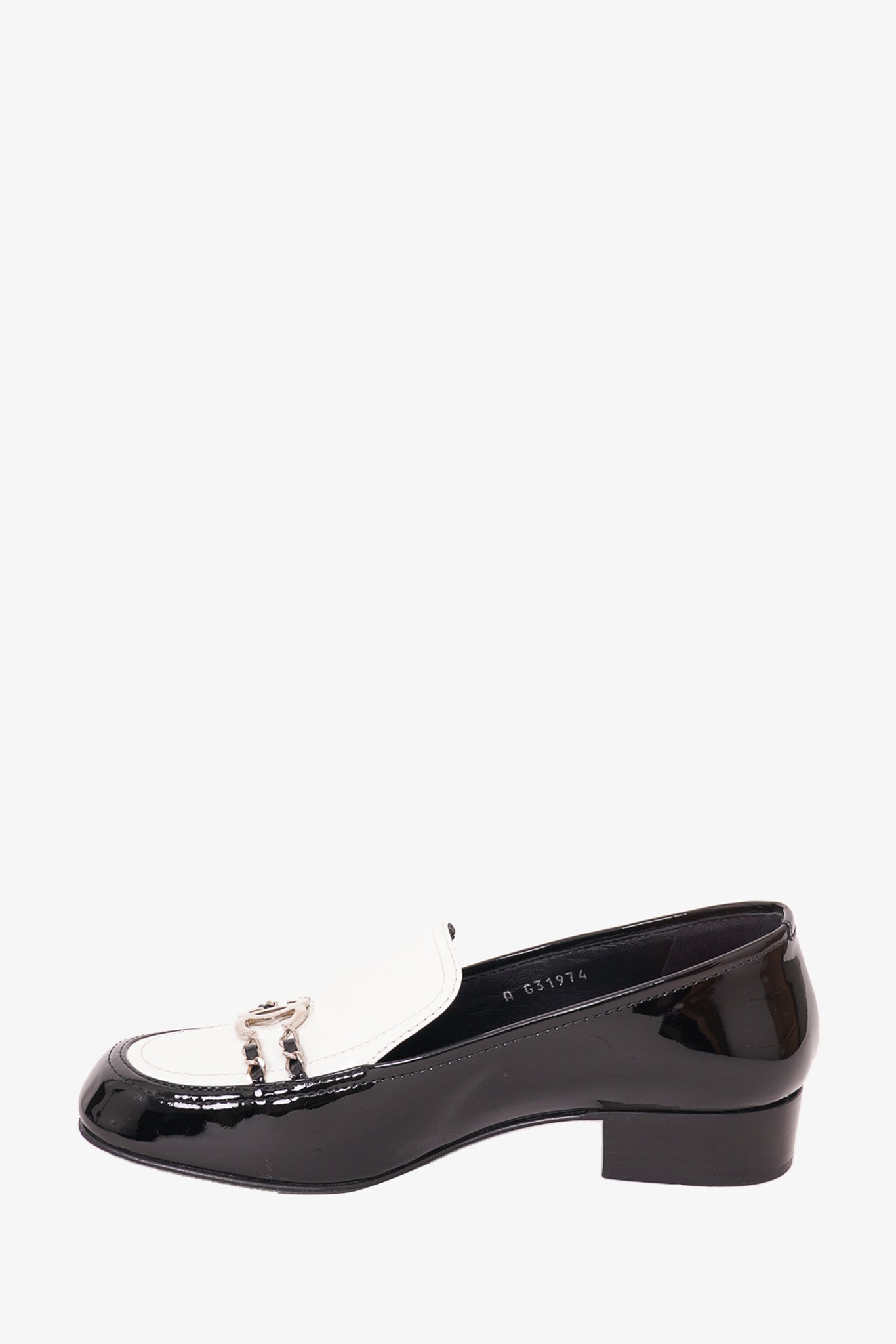 Chanel 2016 Black/White Patent Interlocking CC Logo Loafers Size 38.5