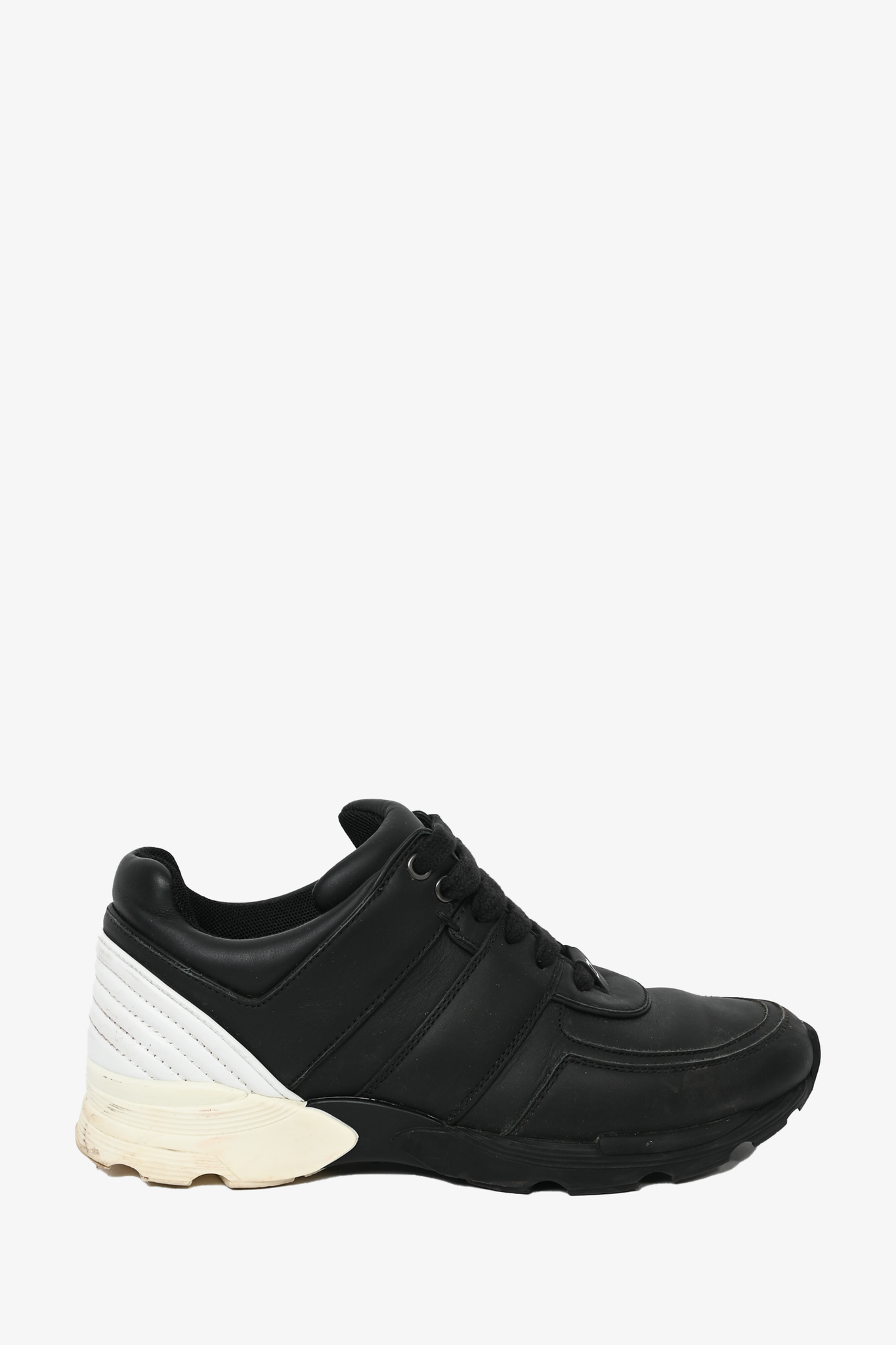 Chanel sneaker 2025 black white