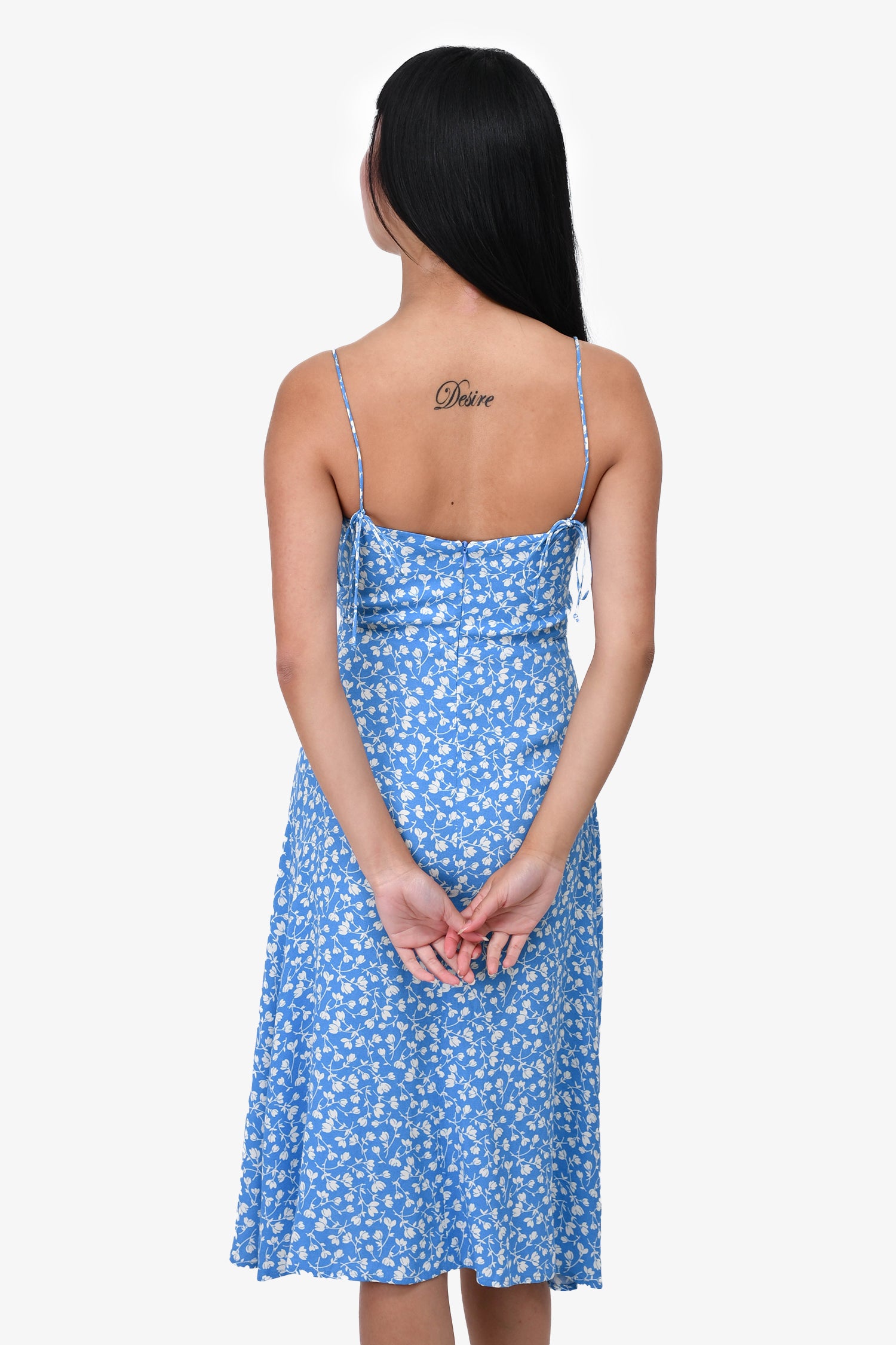 reformation blue and white floral dress Reformation Blue/White Floral Printed Dress Size 0 – Mine & Yours