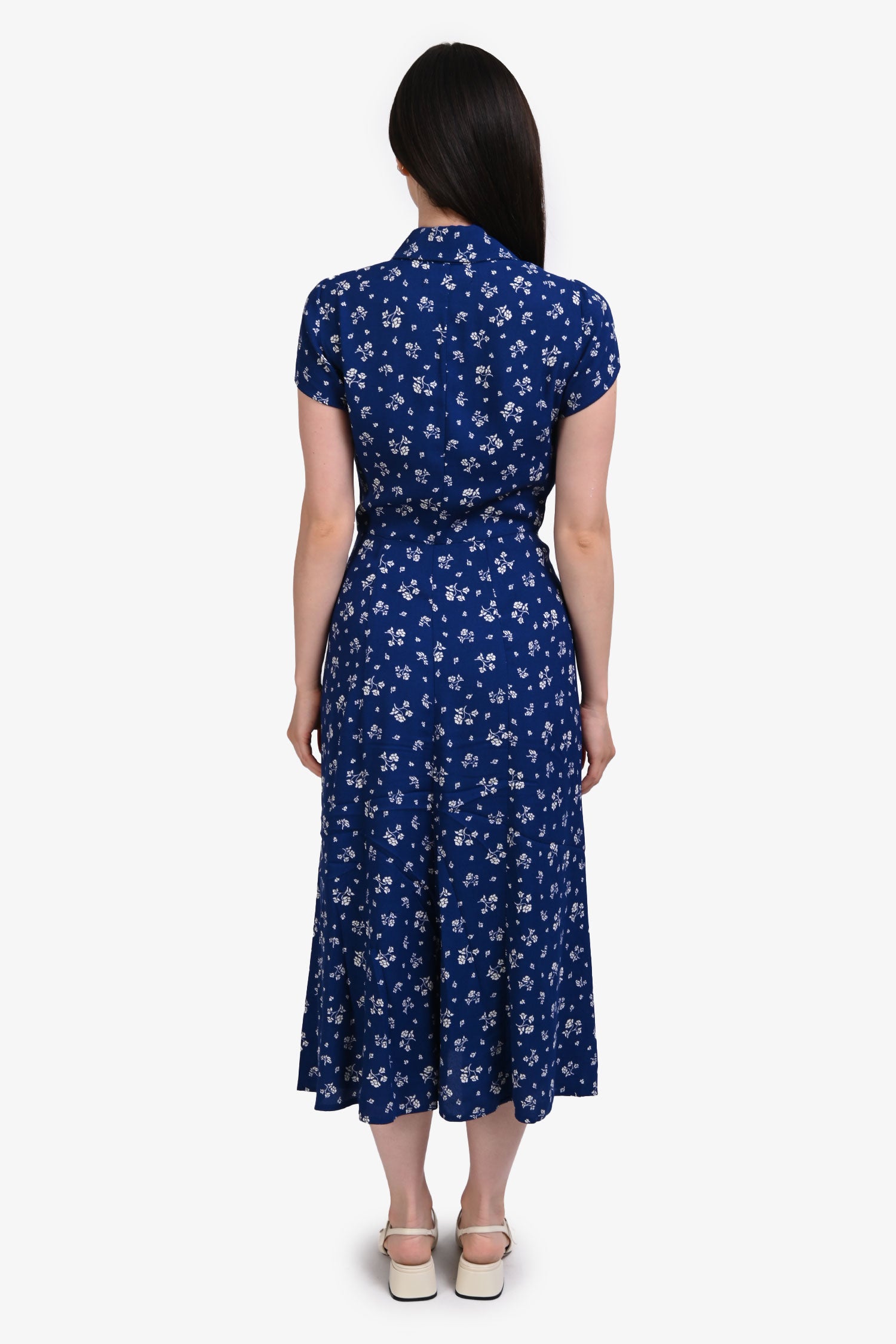 Reformation Blue Floral S/S Collared Buttoned Midi Dress Size 0 Mine & Yours Reformation Blue Floral S/S Collared Buttoned Midi Dress Size 0 Mine & Yours