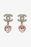 Boucles d’oreilles pendantes Chanel™ 22B d’occasion, ton doré, perles en faux matériau, CC et cœur en cristal rose