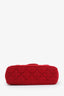 Sac hobo mini porté épaule en laine rouge Chanel™ d’occasion, collection 2022 et après