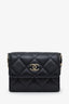 Porte-cartes mini Chanel 2021 en cuir d’agneau matelassé noir avec perles CC et chaîne