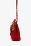 Sac hobo mini porté épaule en laine rouge Chanel™ d’occasion, collection 2022 et après
