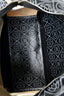 Sac de voyage Chanel en toile enduite noire et blanche avec camélias, collection 2017/18