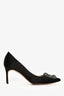 Escarpins Manolo Blahnik Hangisi en satin noir et dentelle, pointure 7