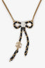Collier Chanel 20A avec nœud CC, chaîne en cuir et finitions dorées