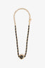 Ras de cou Chanel™ 22A en cuir noir et métal doré, avec chaîne, camélia et logo CC d’occasion
