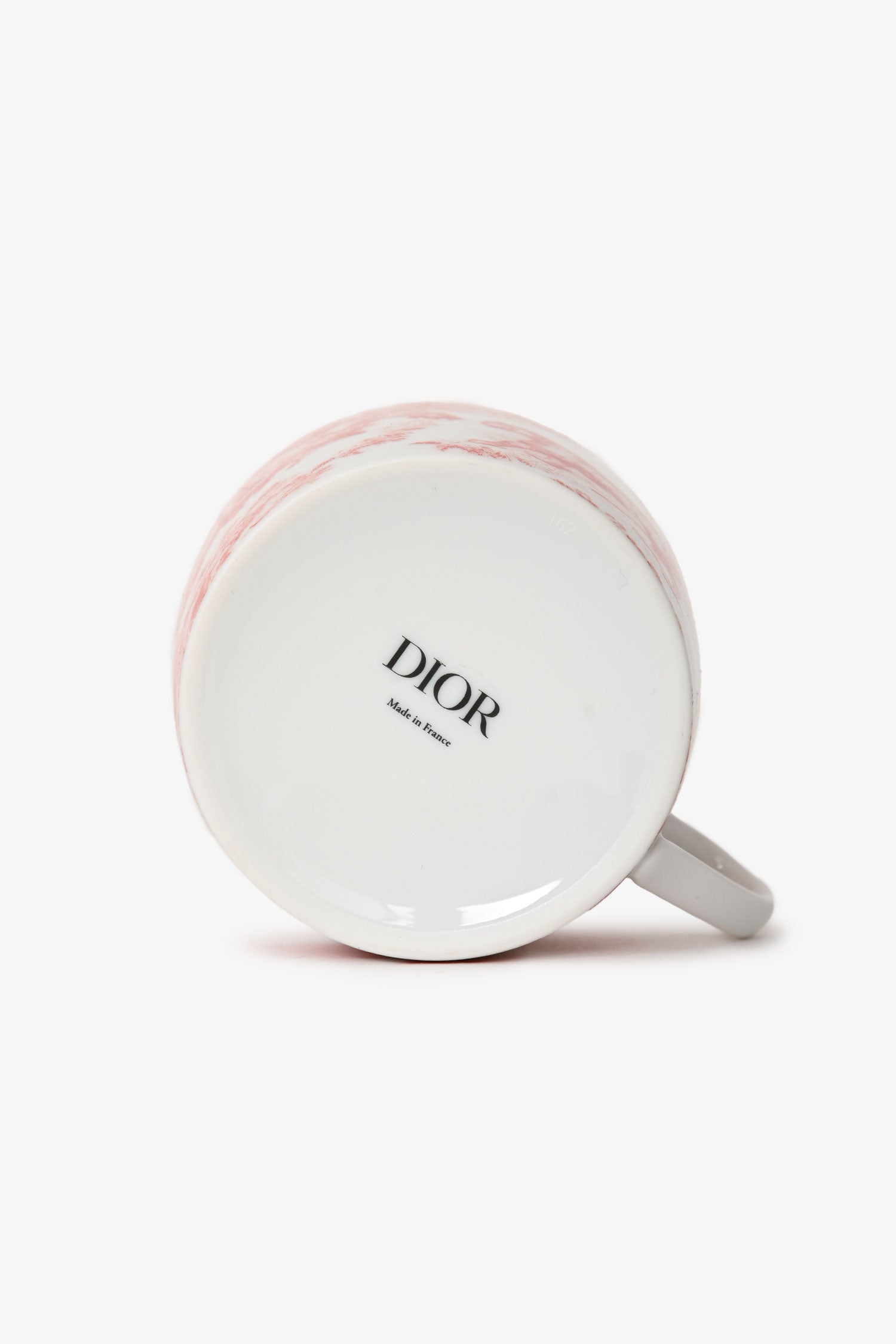 Christian Dior プロシュディオール・ペアー紅茶碗皿 Christian Dior Red 'Toile de Jouy' Tea Cup Saucer Set – Mine & Yours