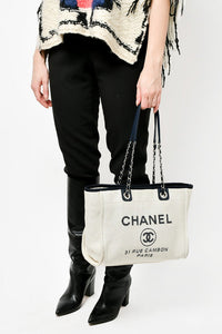 Chanel White/Navy Woven Raffia Medium Deauville Tote